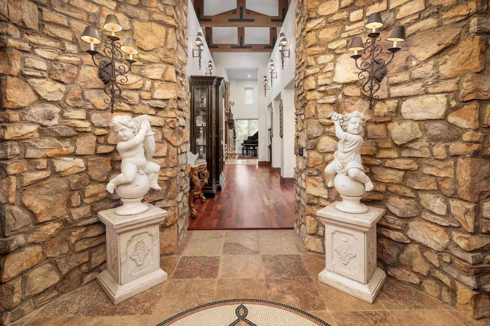 A Masterpiece Villa In The Bridges