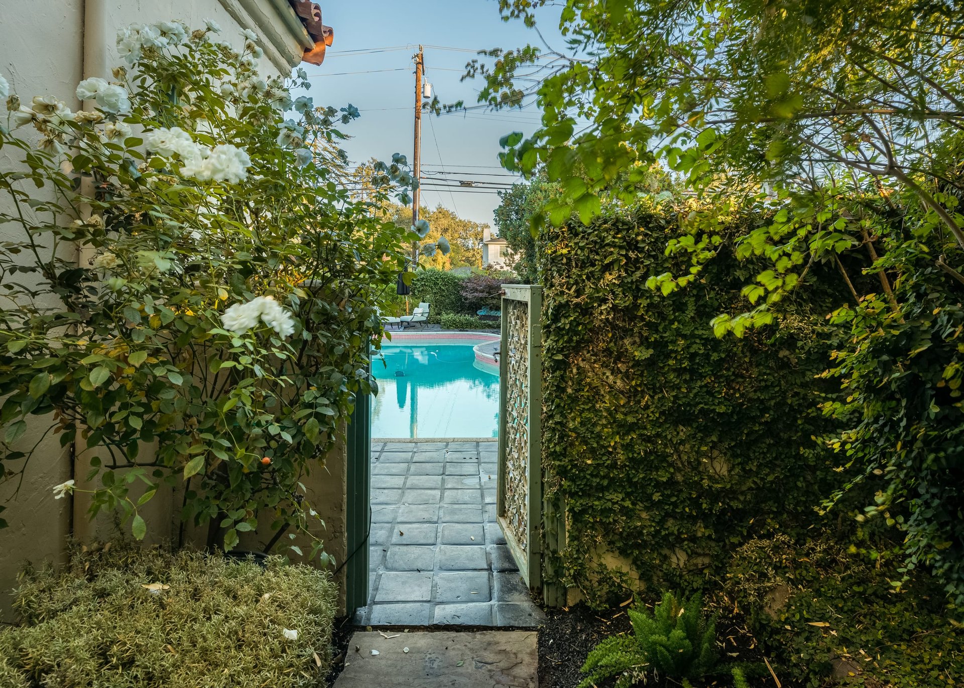900 D St