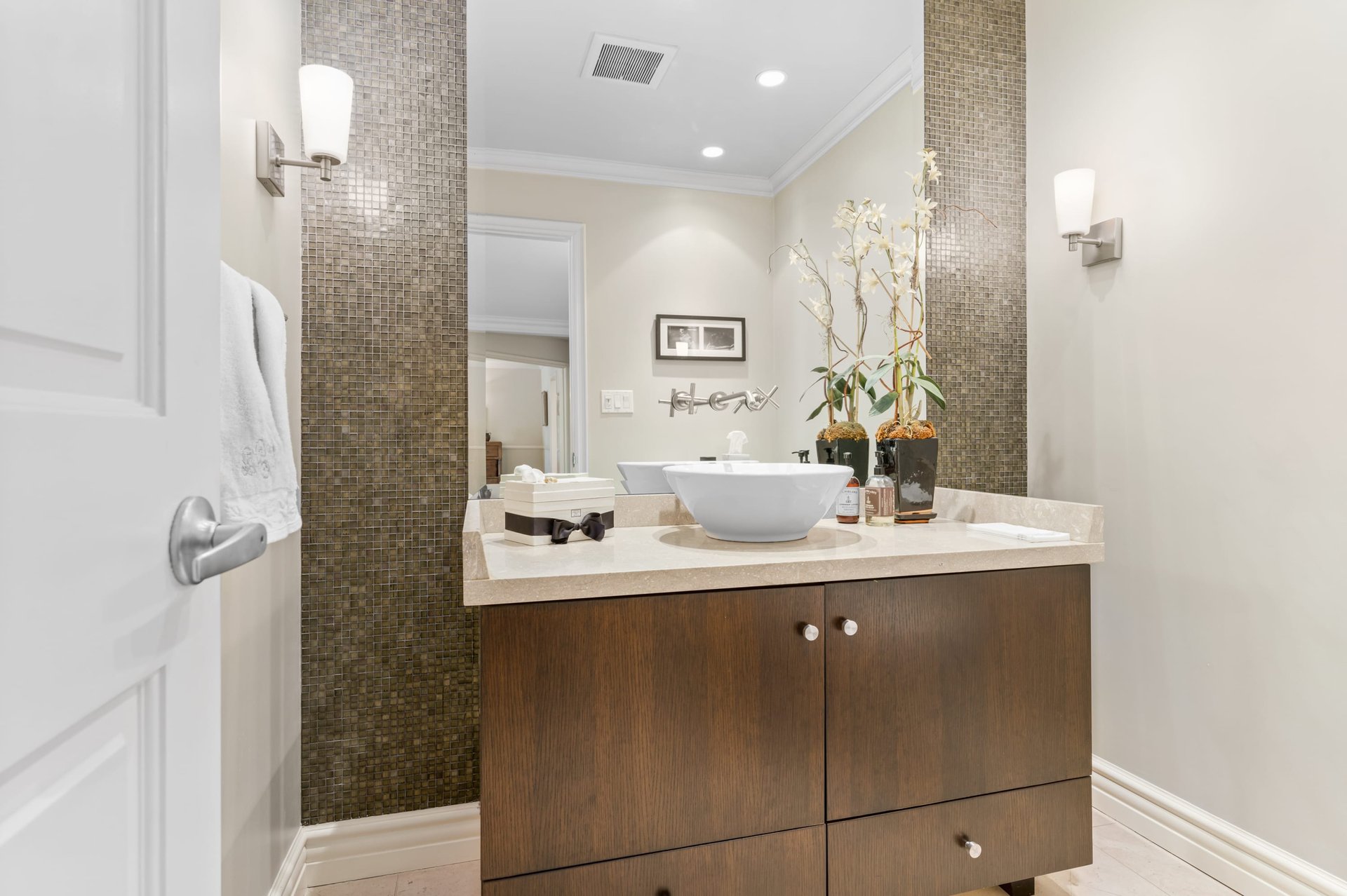 14811 Sutton St, Sherman Oaks
