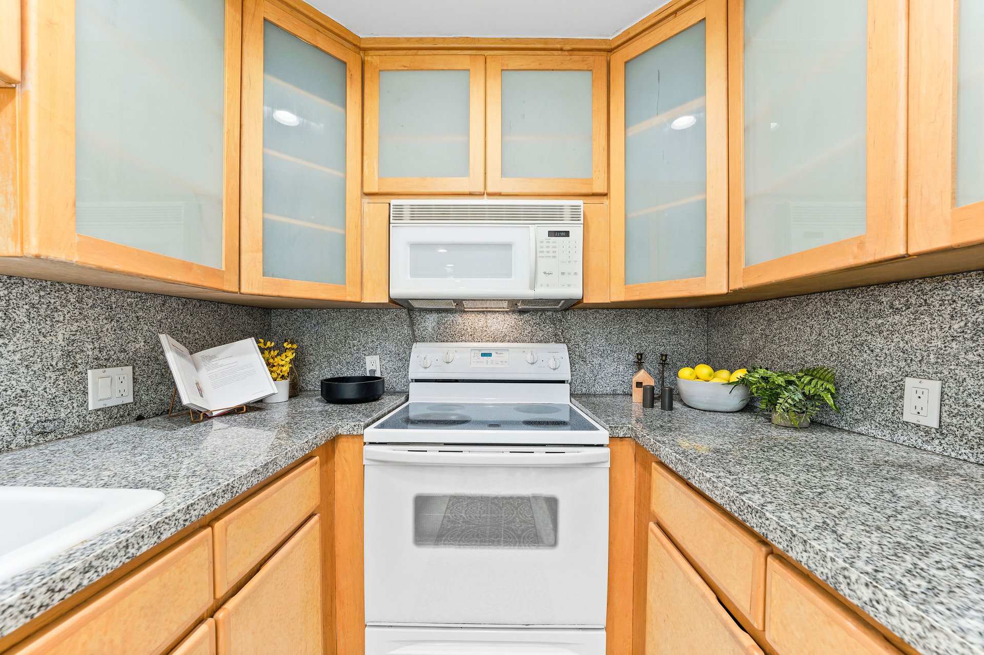 Wilshire Selby East #602, Wilshire Corridor