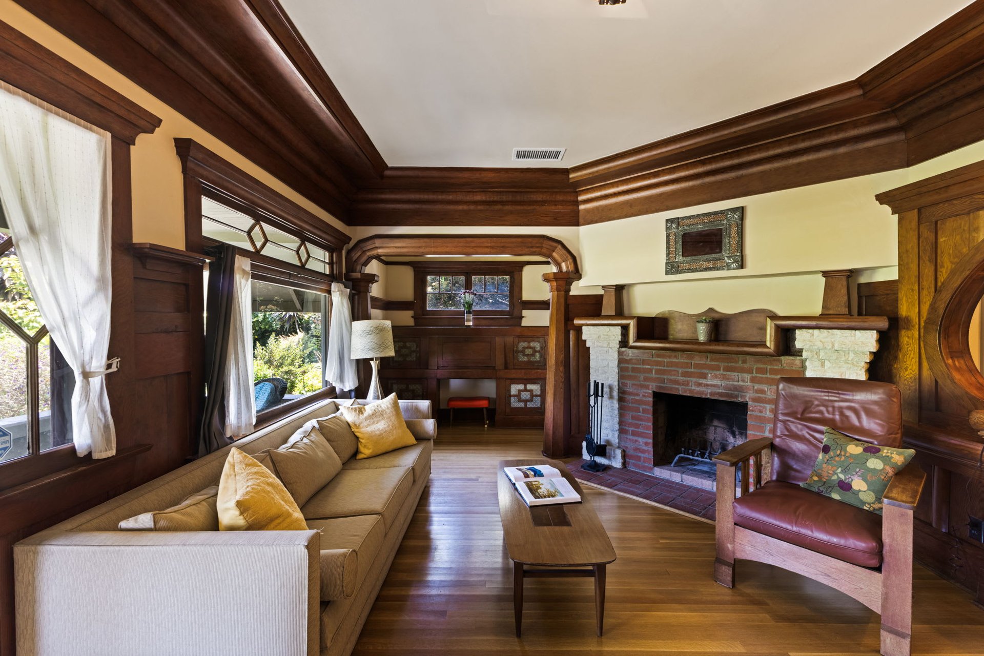 Wonderful Historic Craftsman Home in Jefferson Park