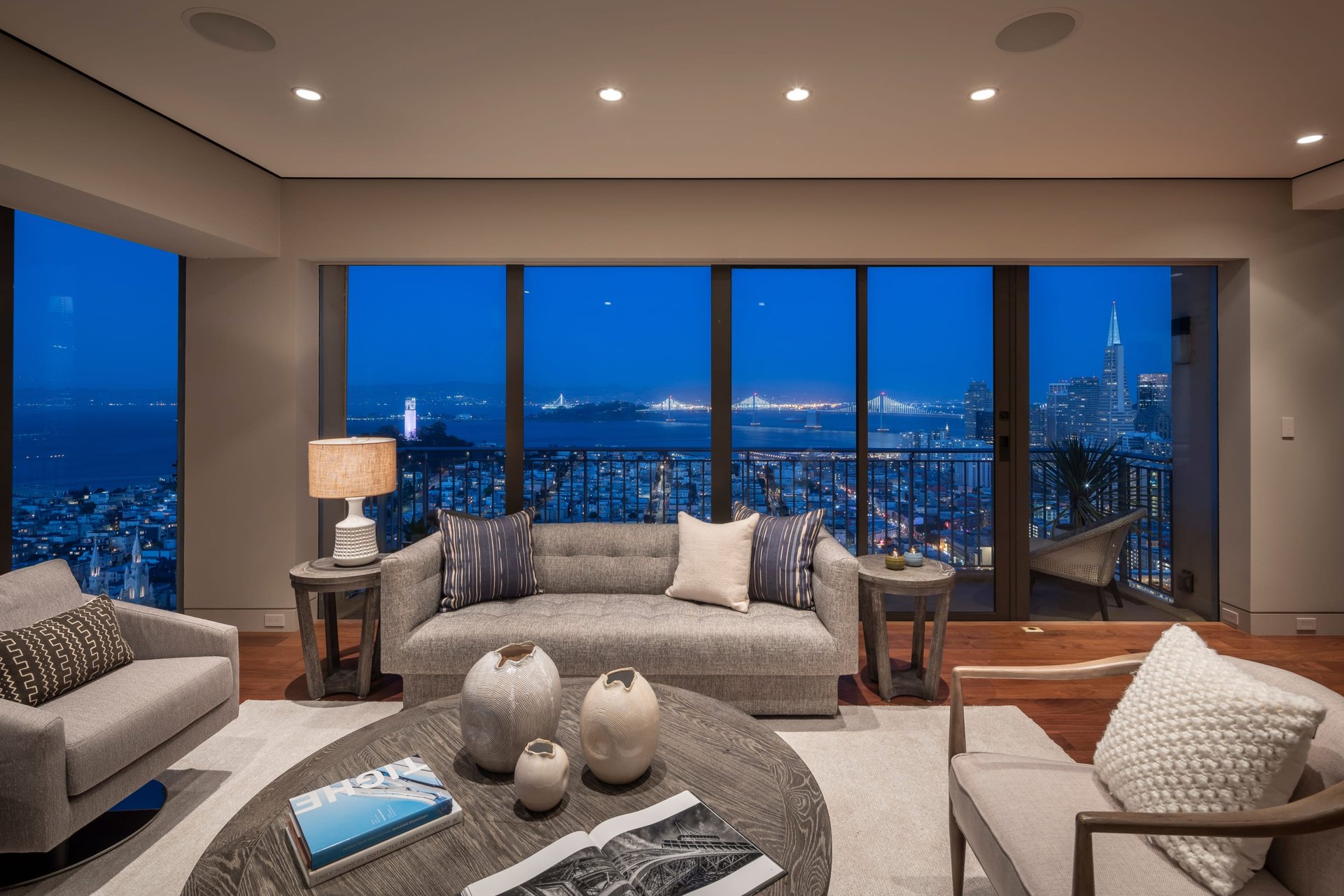 "As New" Contemporary View Apartment