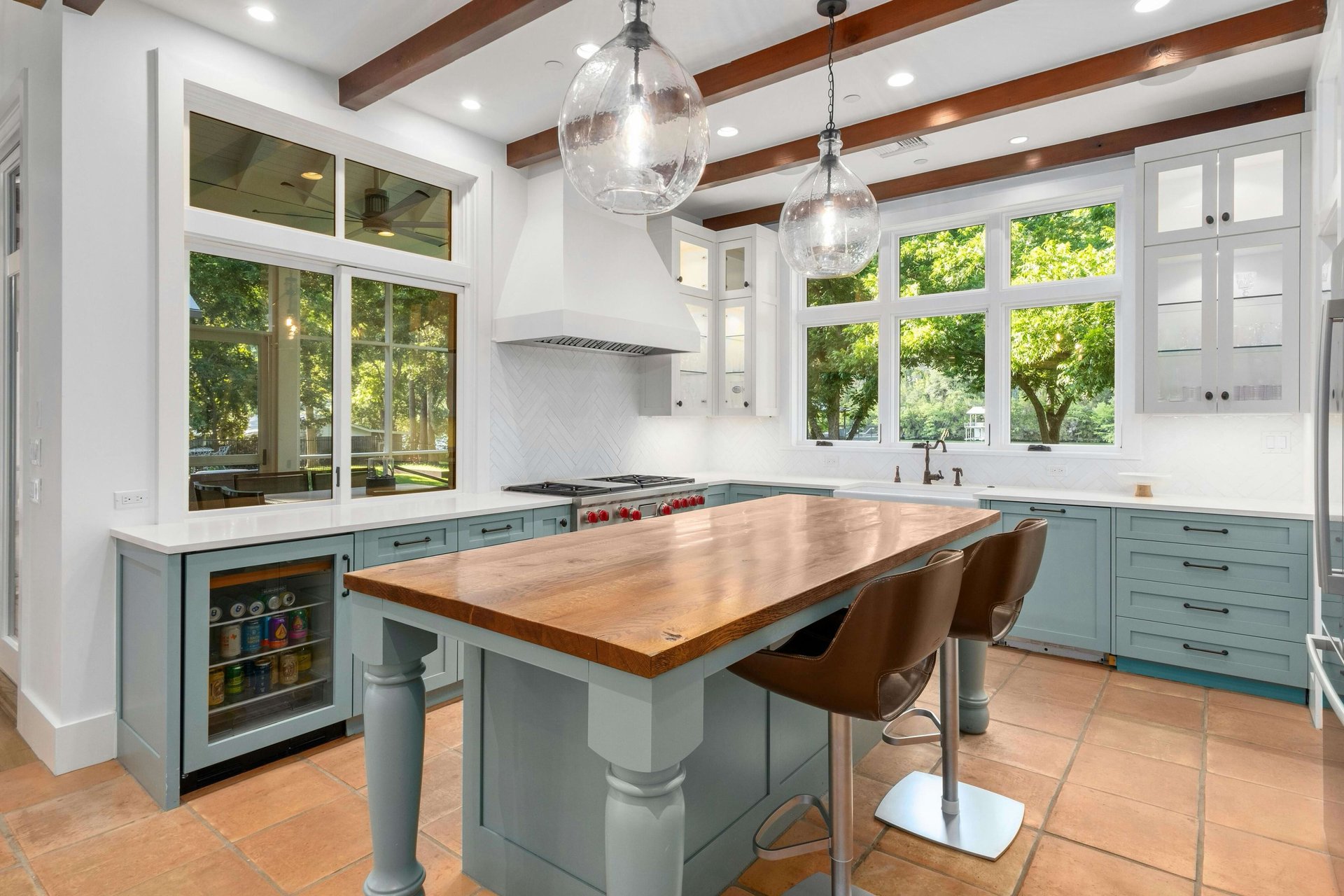 3120 Edgewater Drive