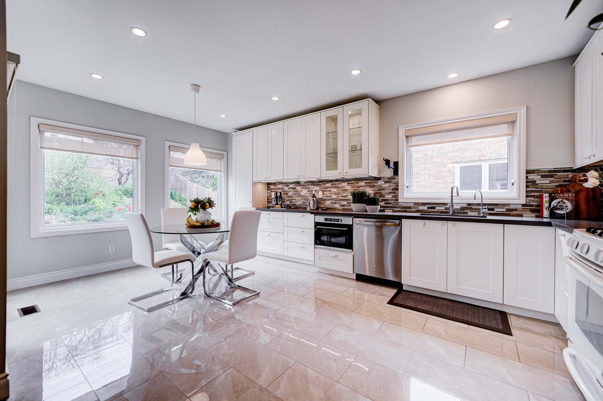 1534 Princeton Cres
