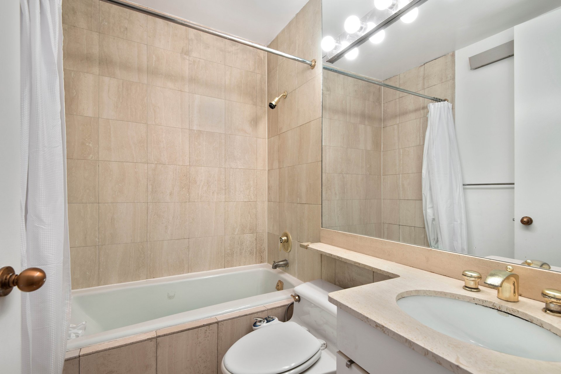 Bright & Spacious Upper West Side Charmer