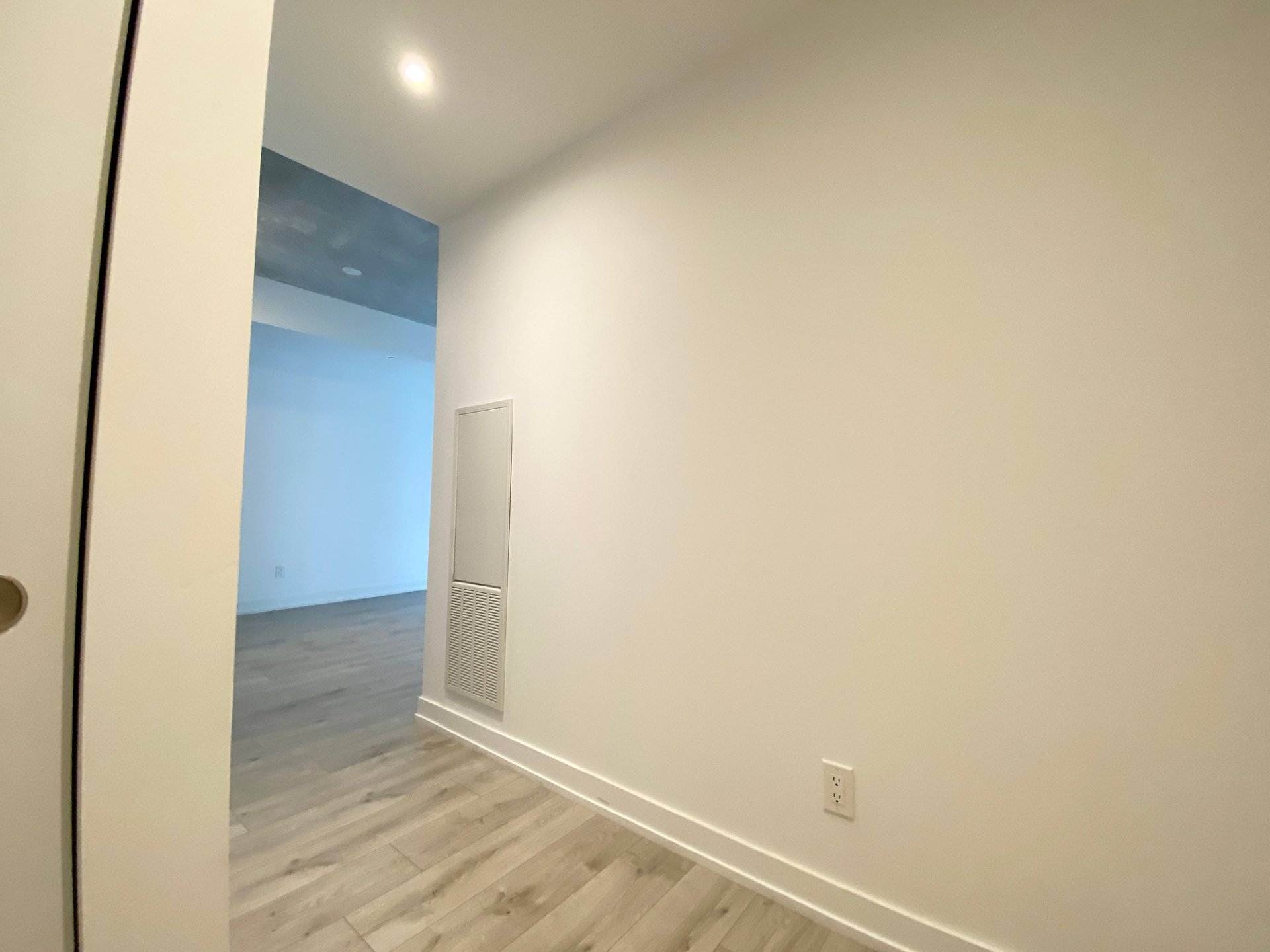 161 Roehampton Ave, Unit 532