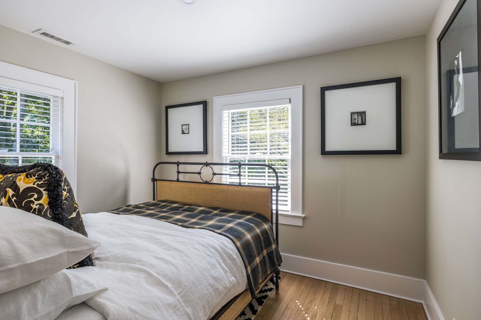 Bridghampton Village South Designer-Renovated Shingled Cottage