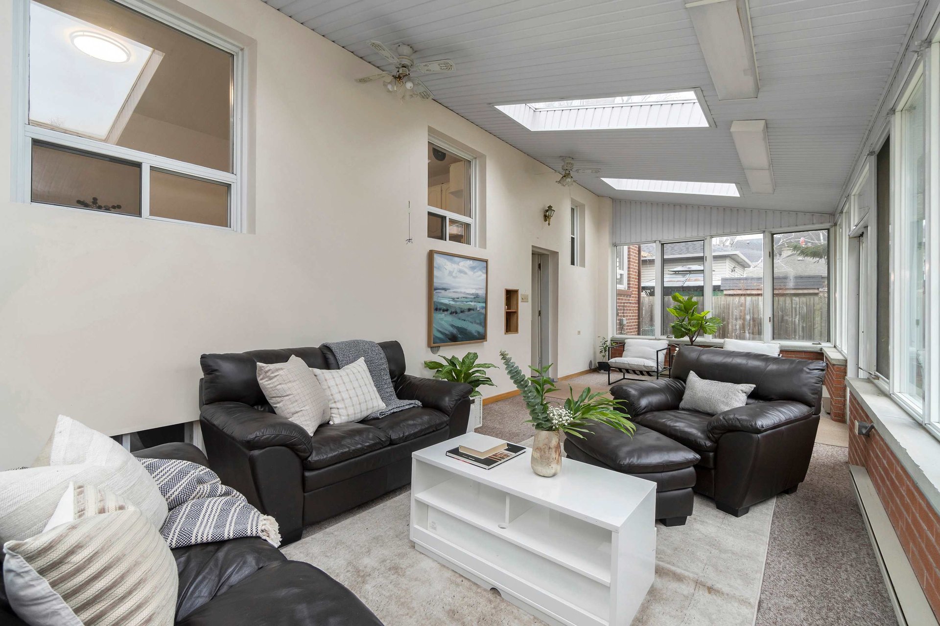 1577 Kenmuir Avenue