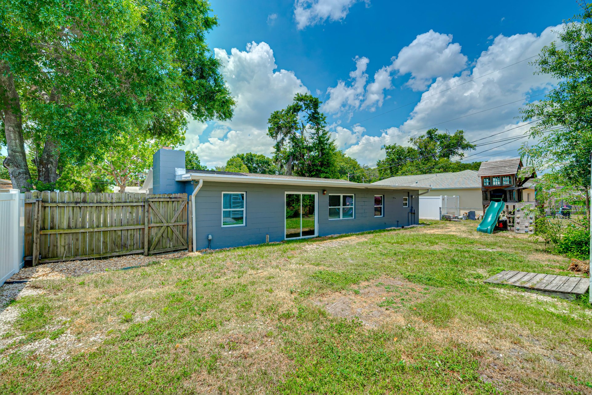 3207 ACACIA  STREET