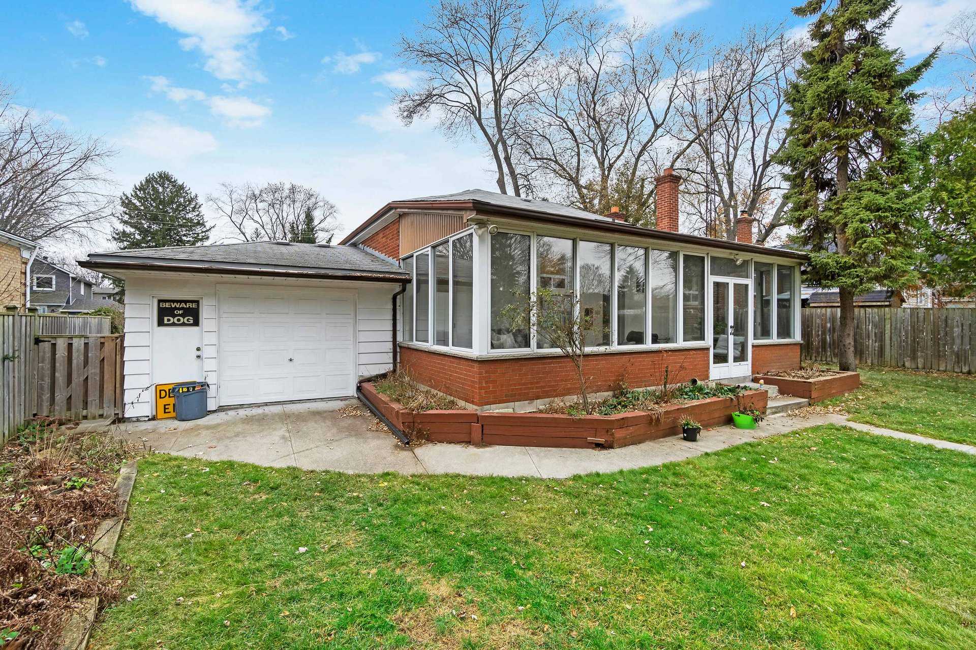 1577 Kenmuir Avenue