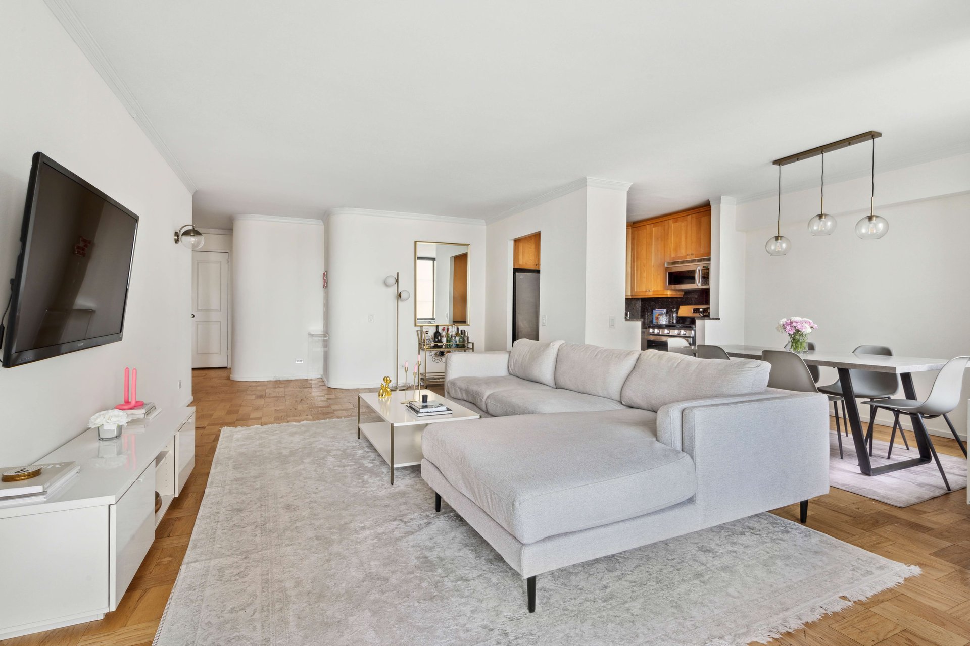 311 E 38th St Unit 25C
