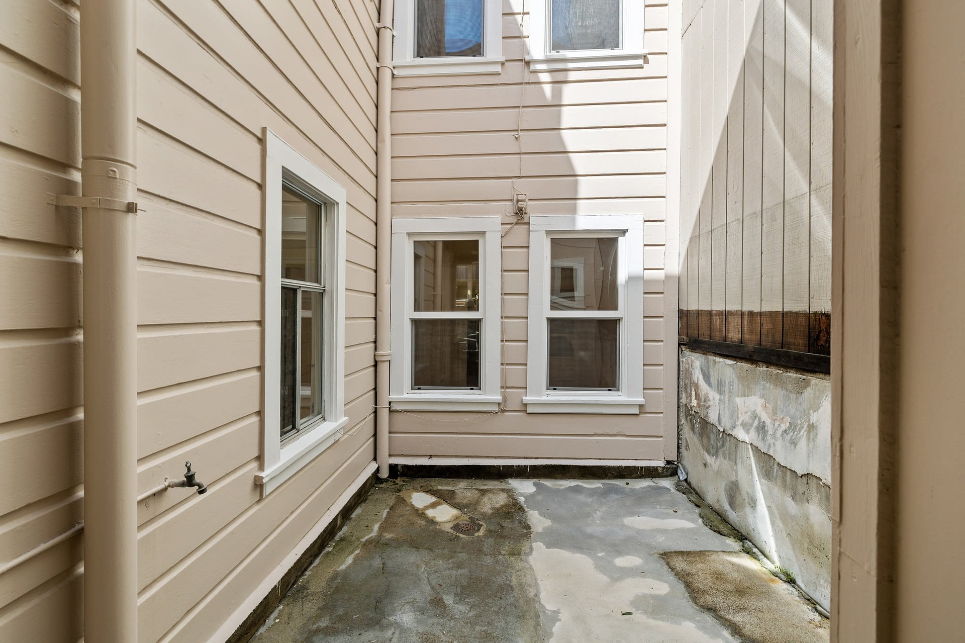 327-329 Chestnut St
