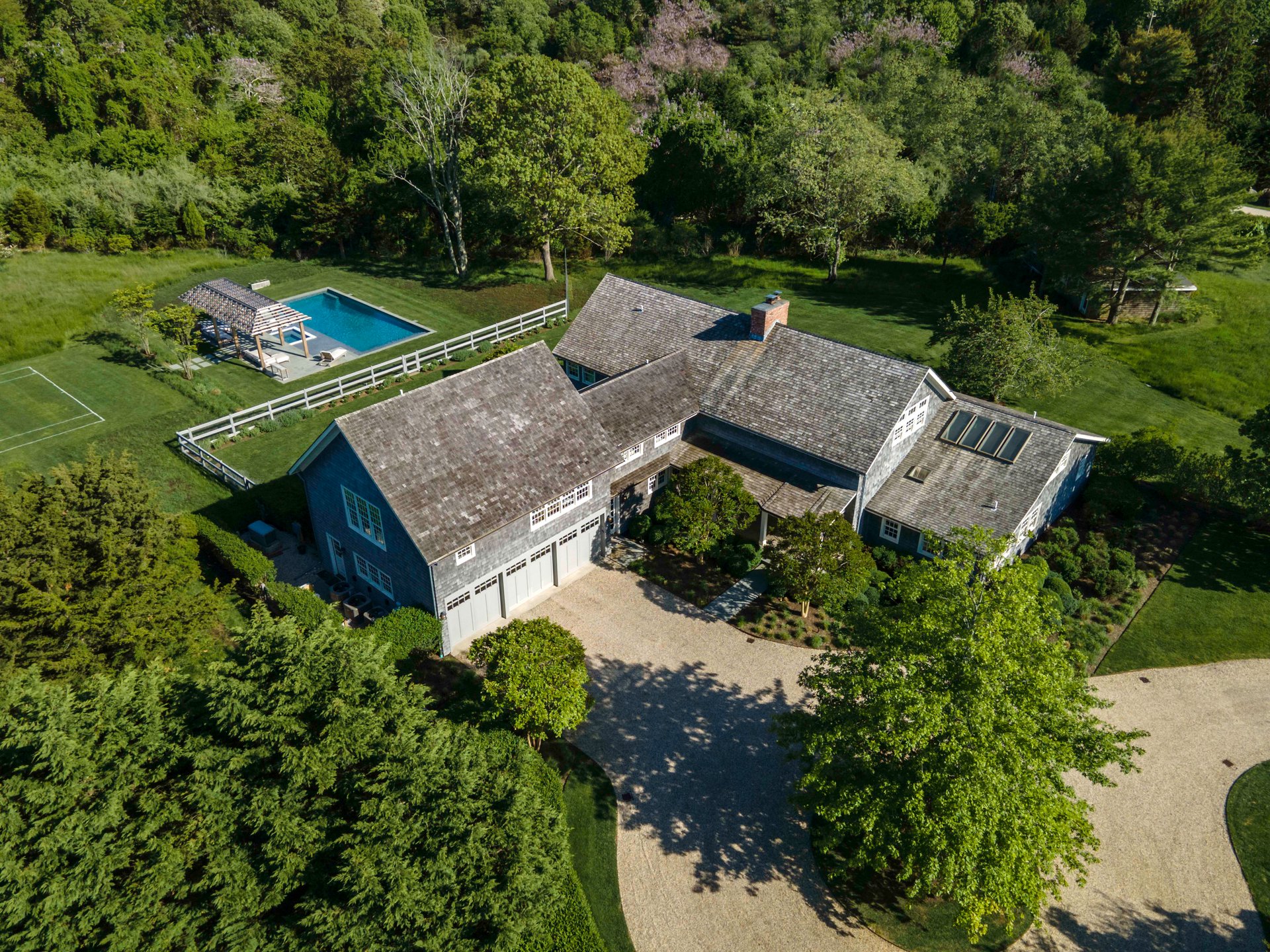 Upscale, Updated Sag Harbor Farmhouse in Waterfront Neighborhood