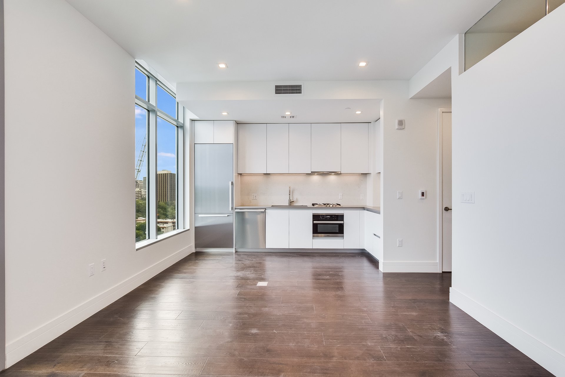 501  West Ave,  #1406