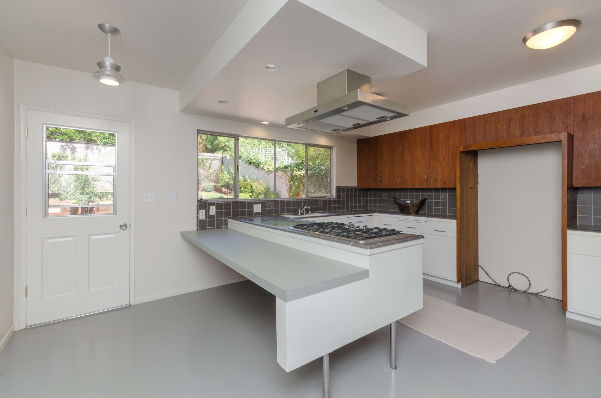 694 San Lorenzo St.