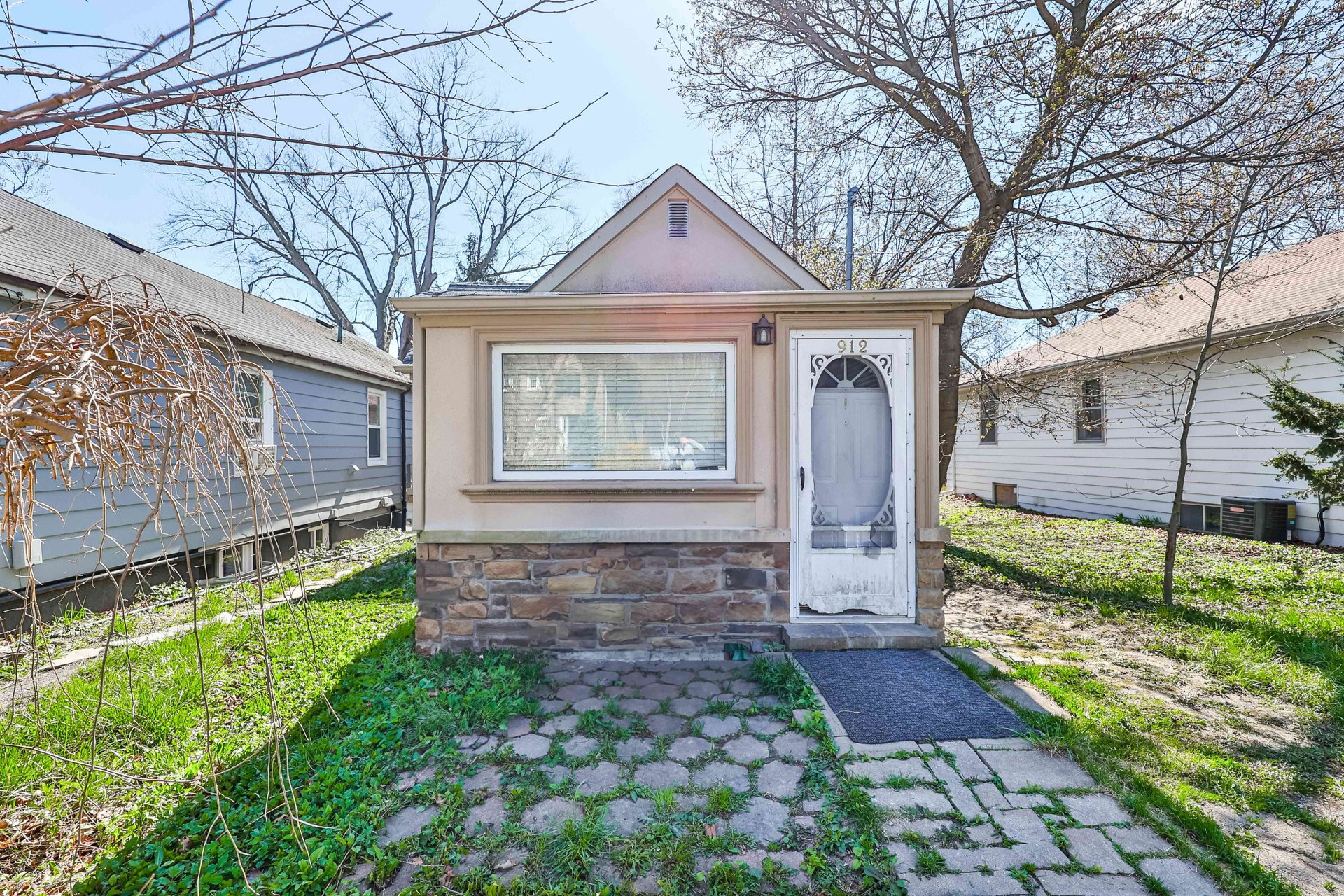 912 Beechwood Ave