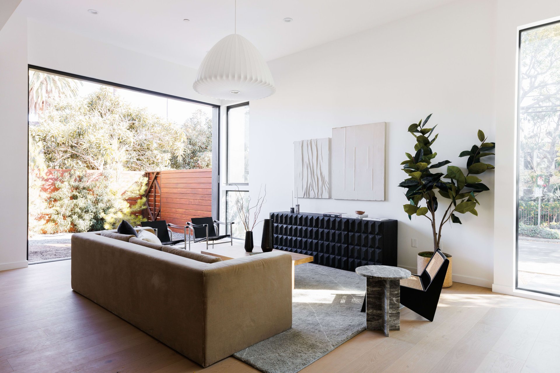 A Chic and Private New Construction Residence in Silver Lake