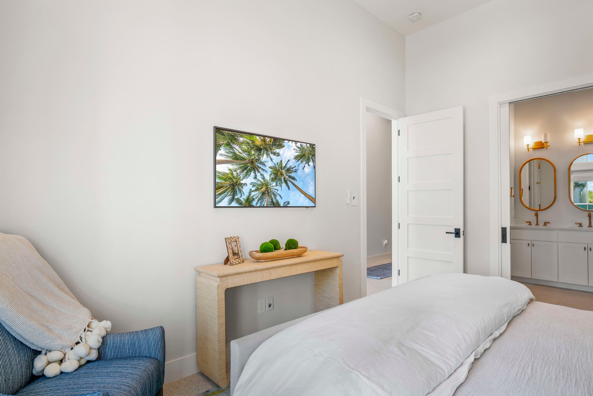Coastline Drive, 4 Beds 4 Baths