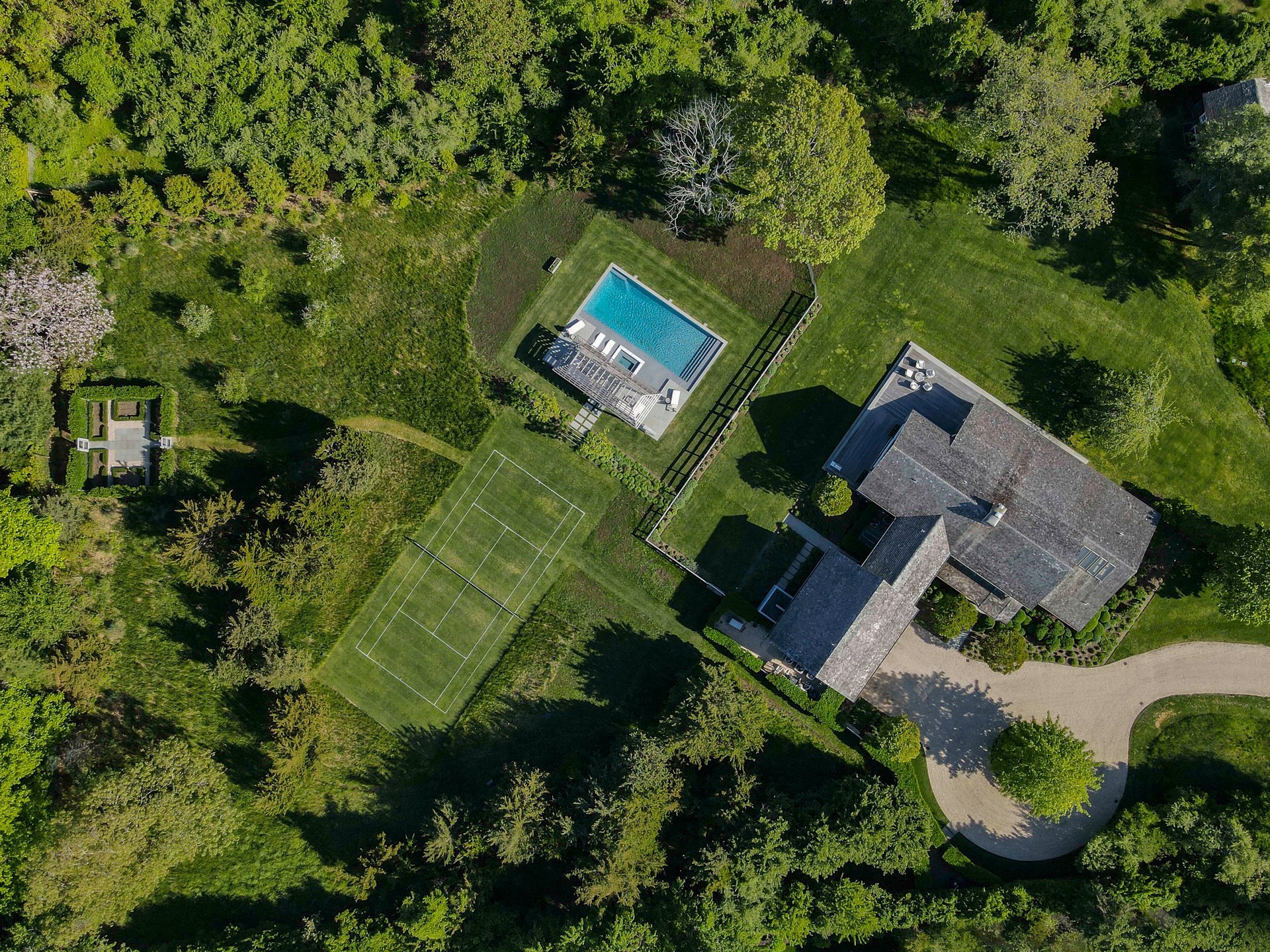 Upscale, Updated Sag Harbor Farmhouse in Waterfront Neighborhood