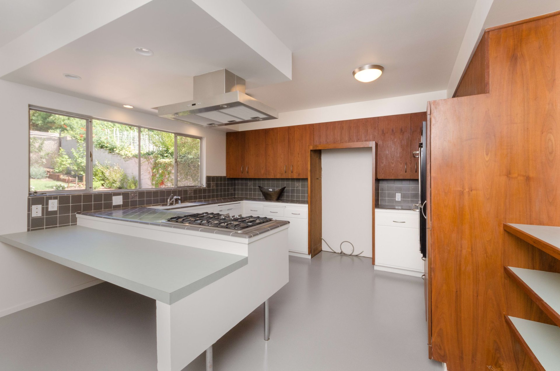 694 San Lorenzo St.