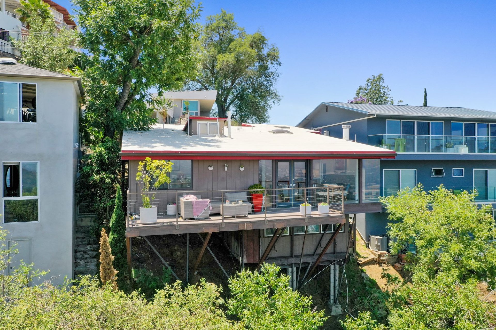  7185 Pacific View Dr