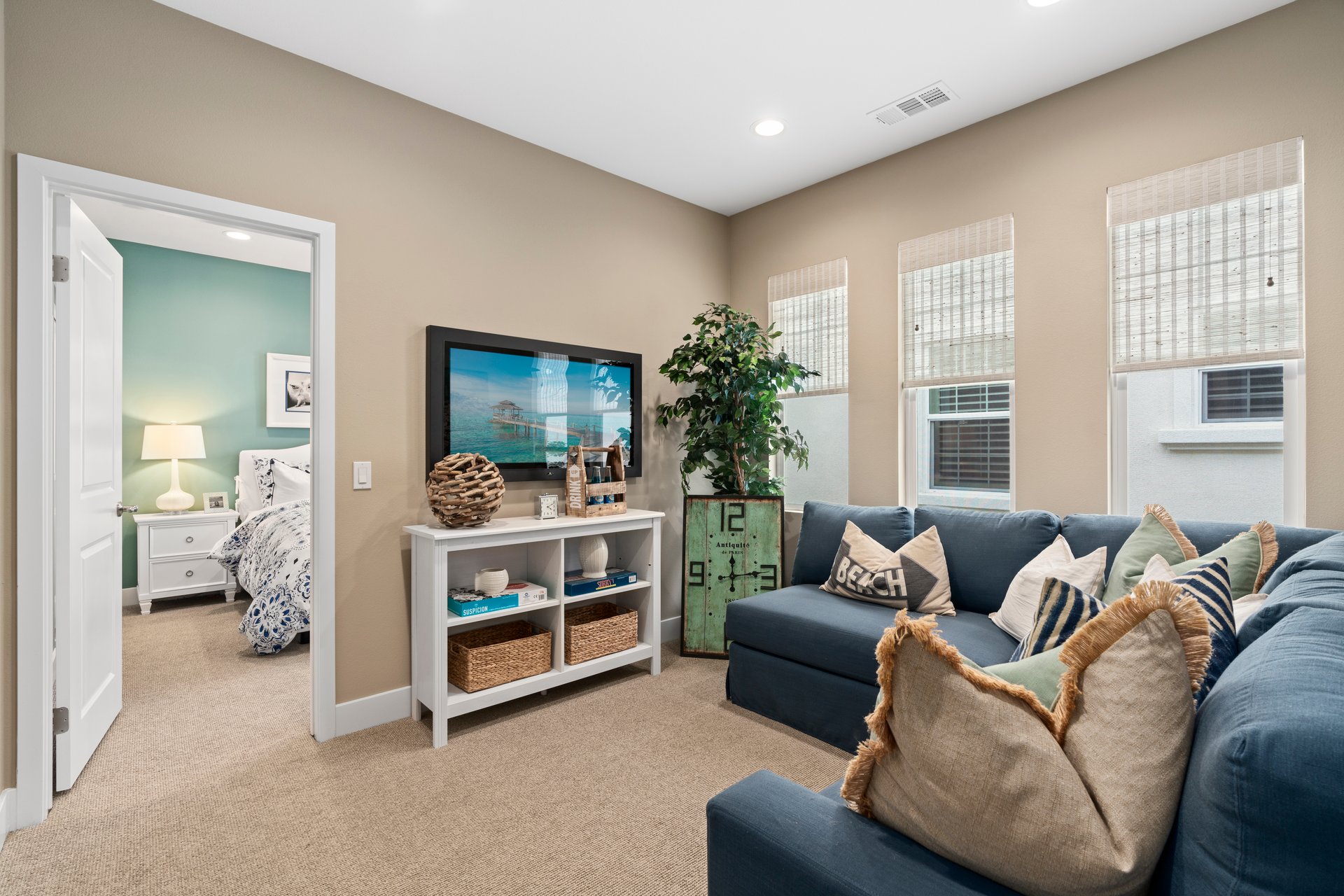 417 Aura Dr