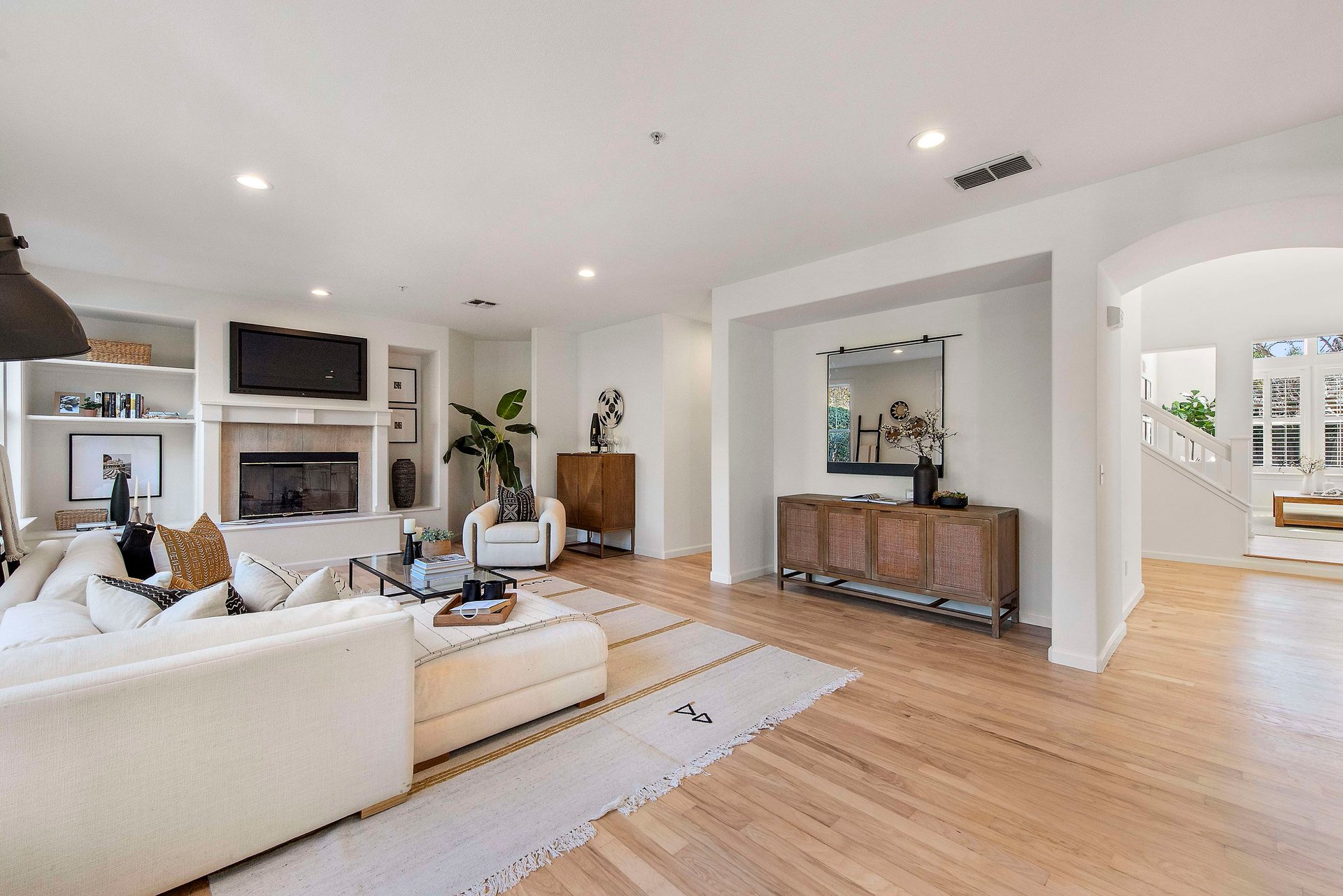 27 Presidio Dr