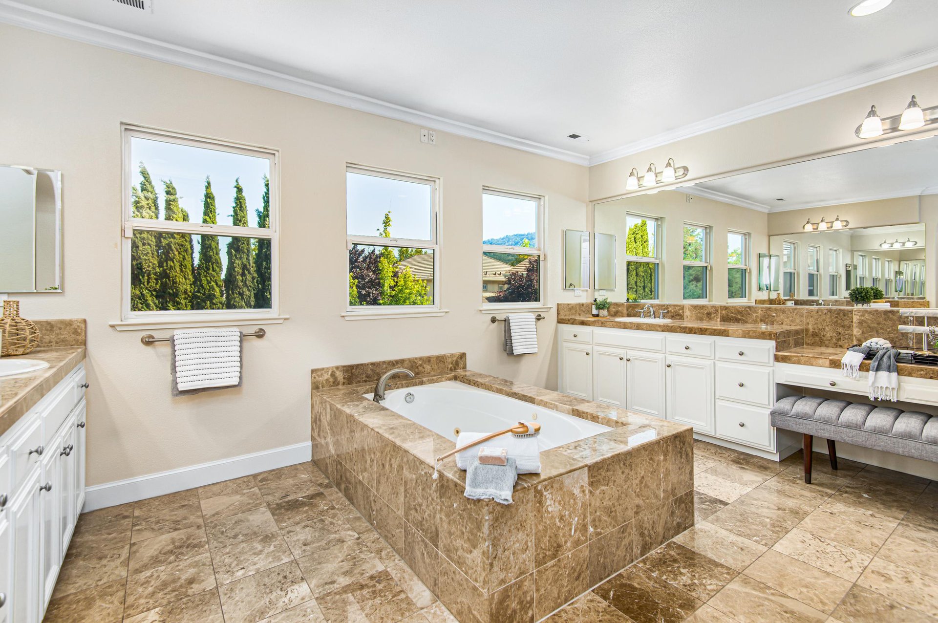 2112 Laguna Creek Lane