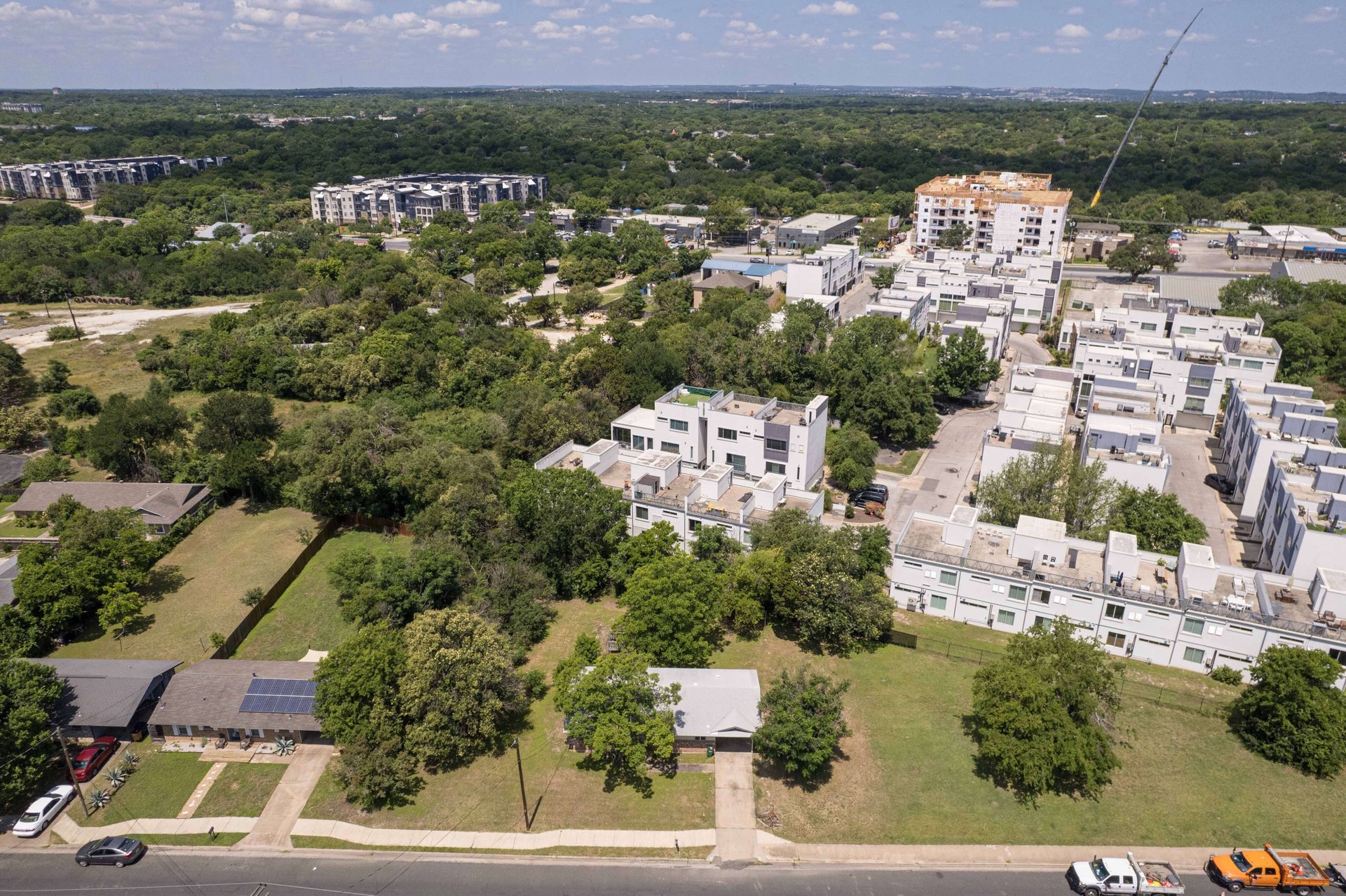 4742 Suburban Dr