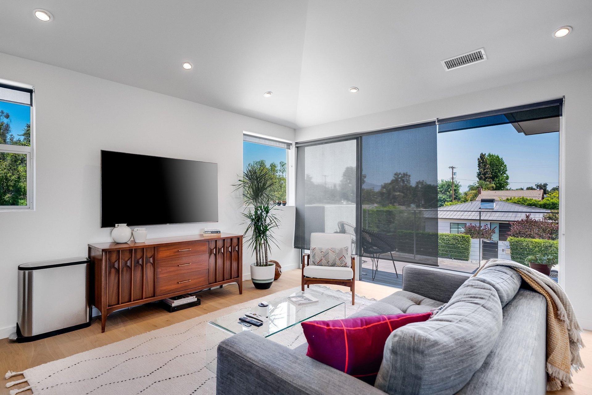 Studio City Modern 1 Bedroom + Office Loft
