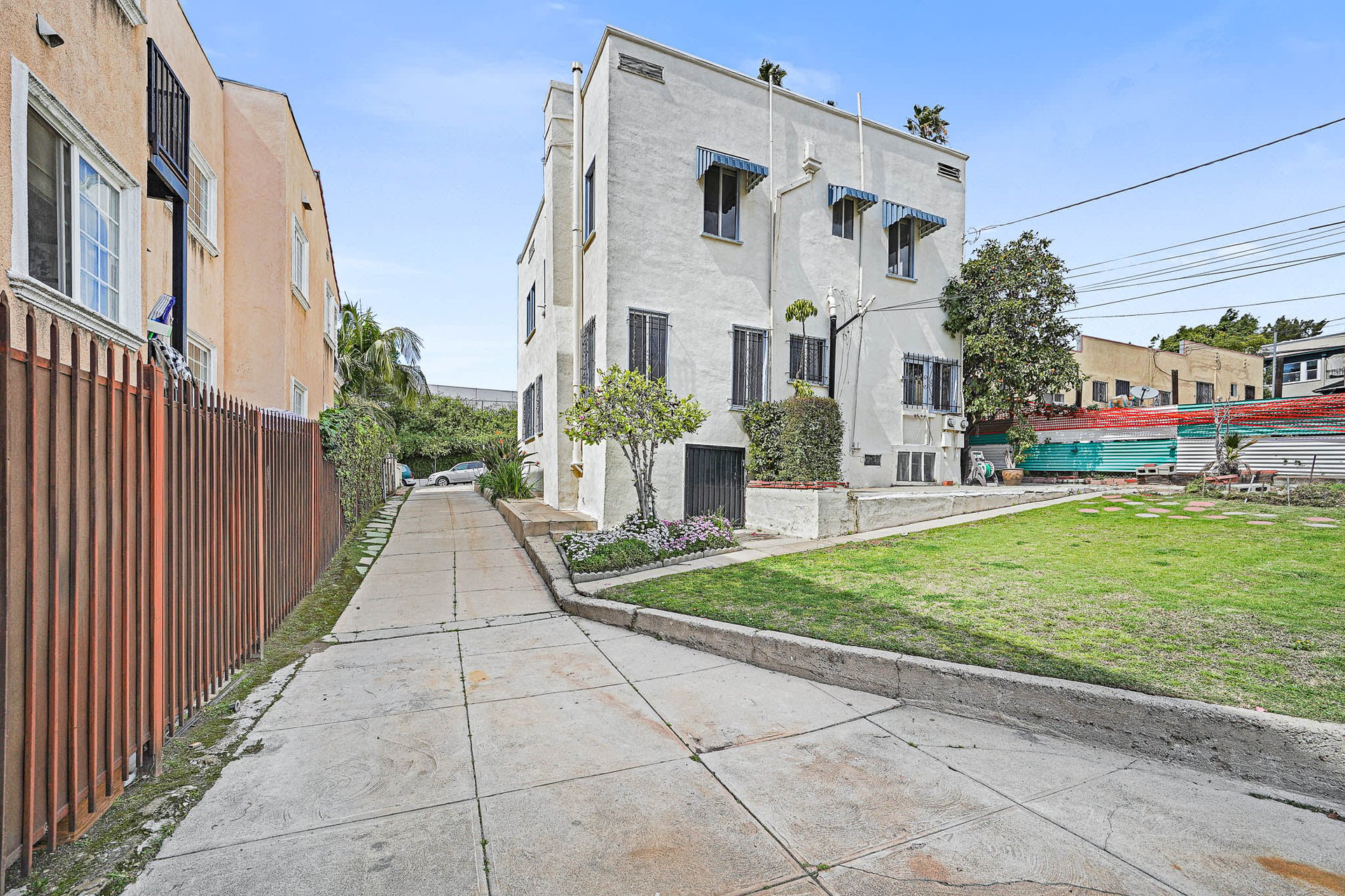 Mid-City duplex is calling on investors and owner occupiers!!