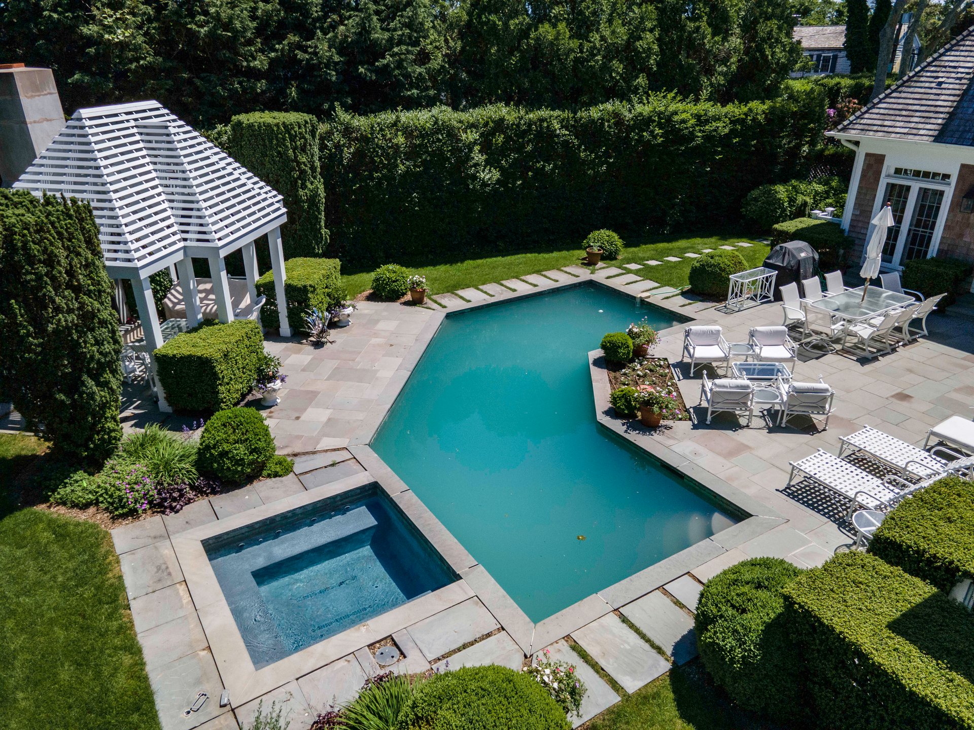 Furnished Designer Luxury Cottage in a Historic Waterfront Neighborhood