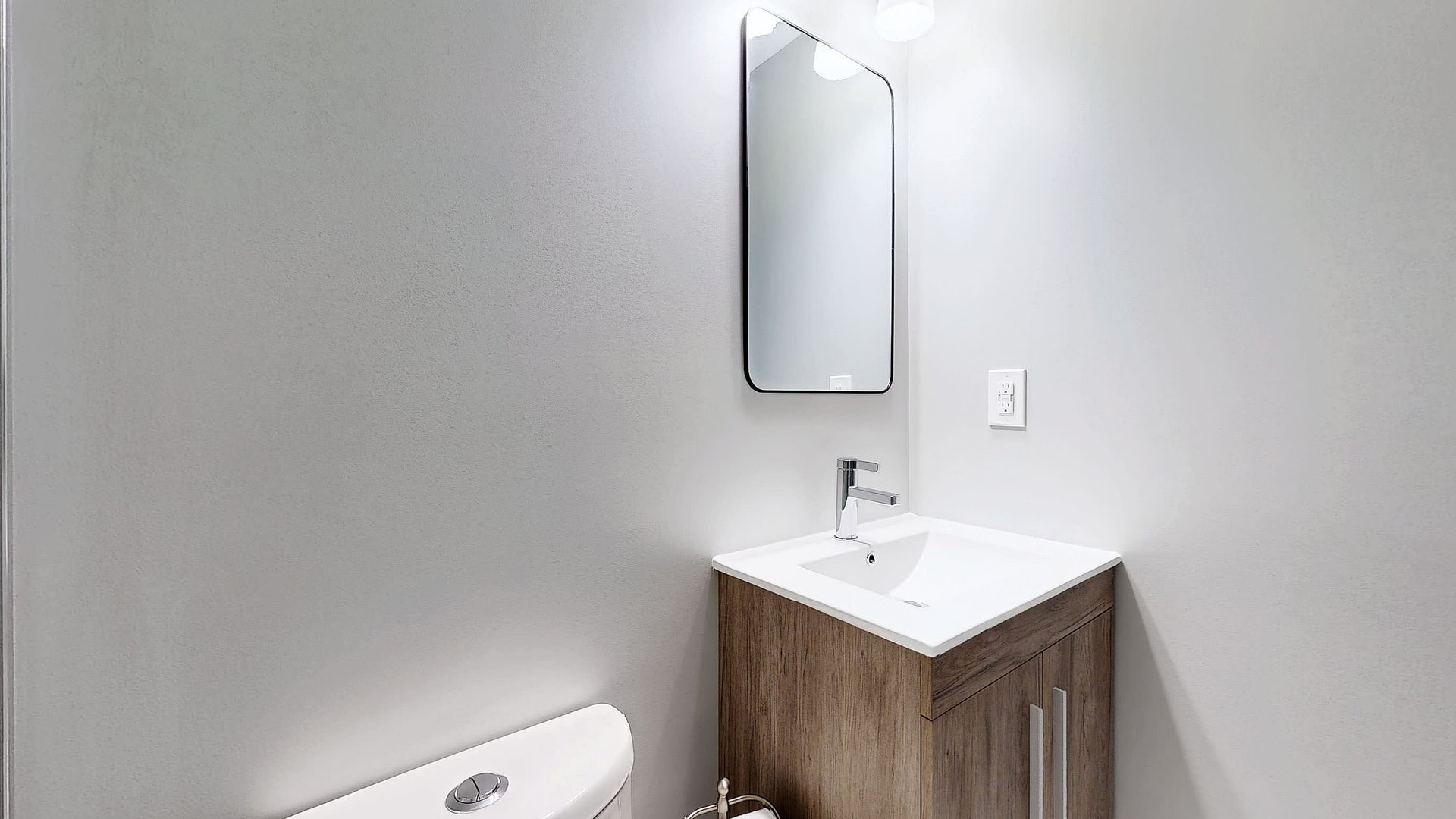 36 Jayfield Rd - Upper Unit