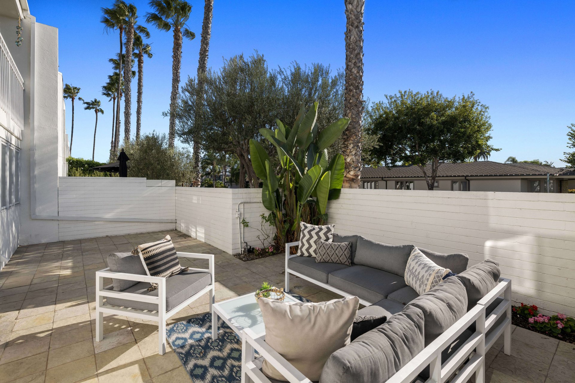 725 Avocado Avenue 