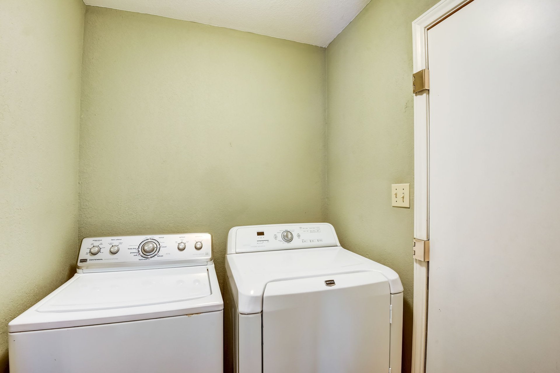 Transform this 1-Story Brushy Creek Home w/ a New Roof into Your Dream Oasis!