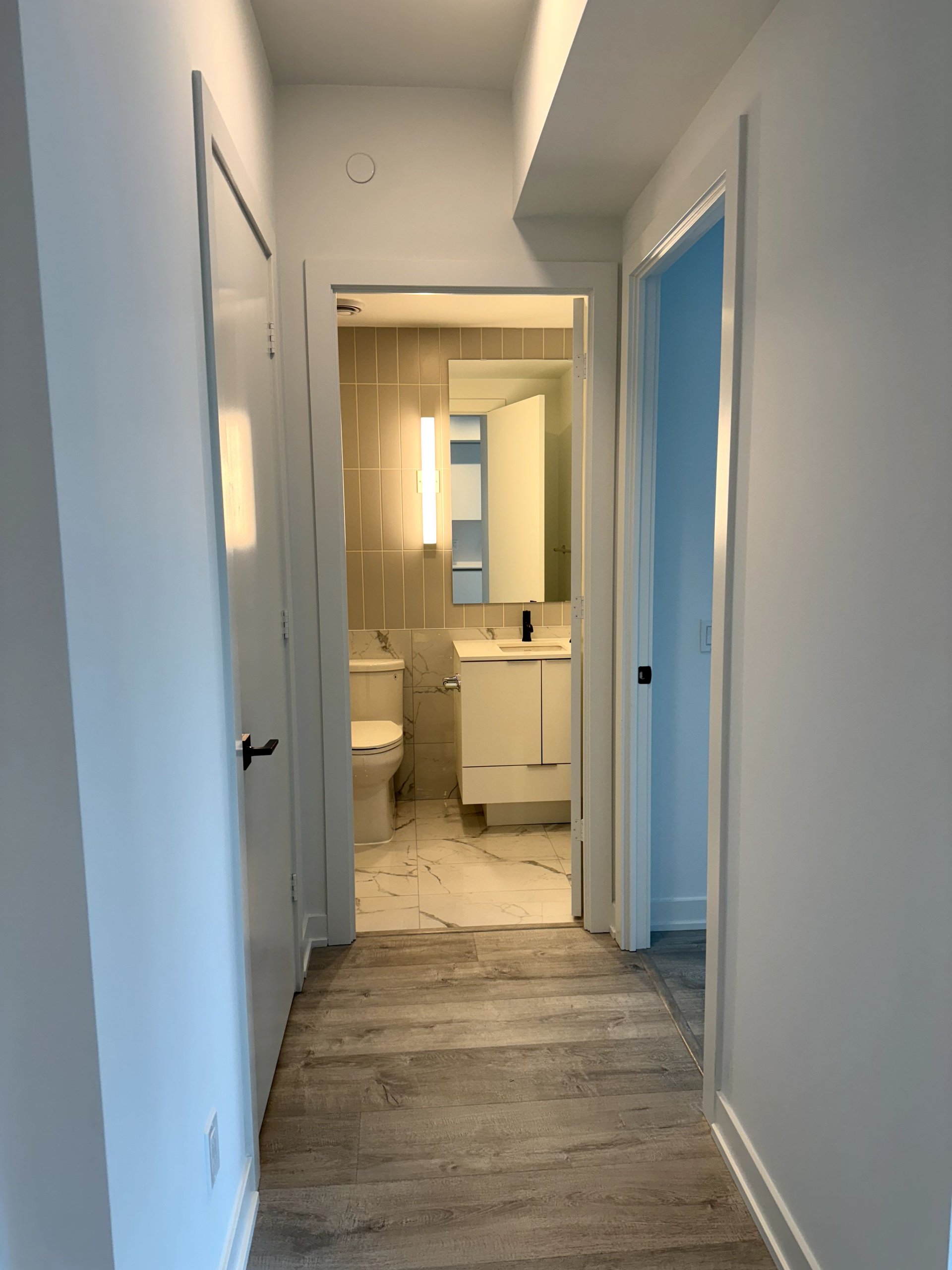 327 King St W, Unit 2105