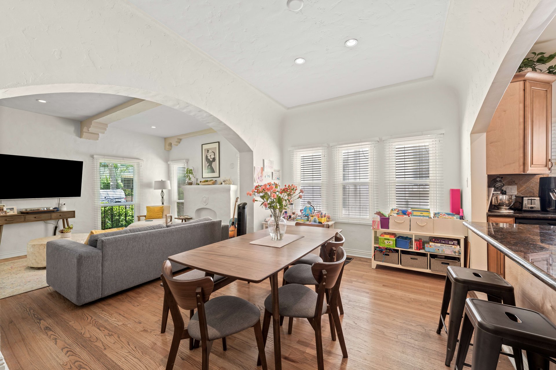 162 N Swall Dr, Beverly Hills