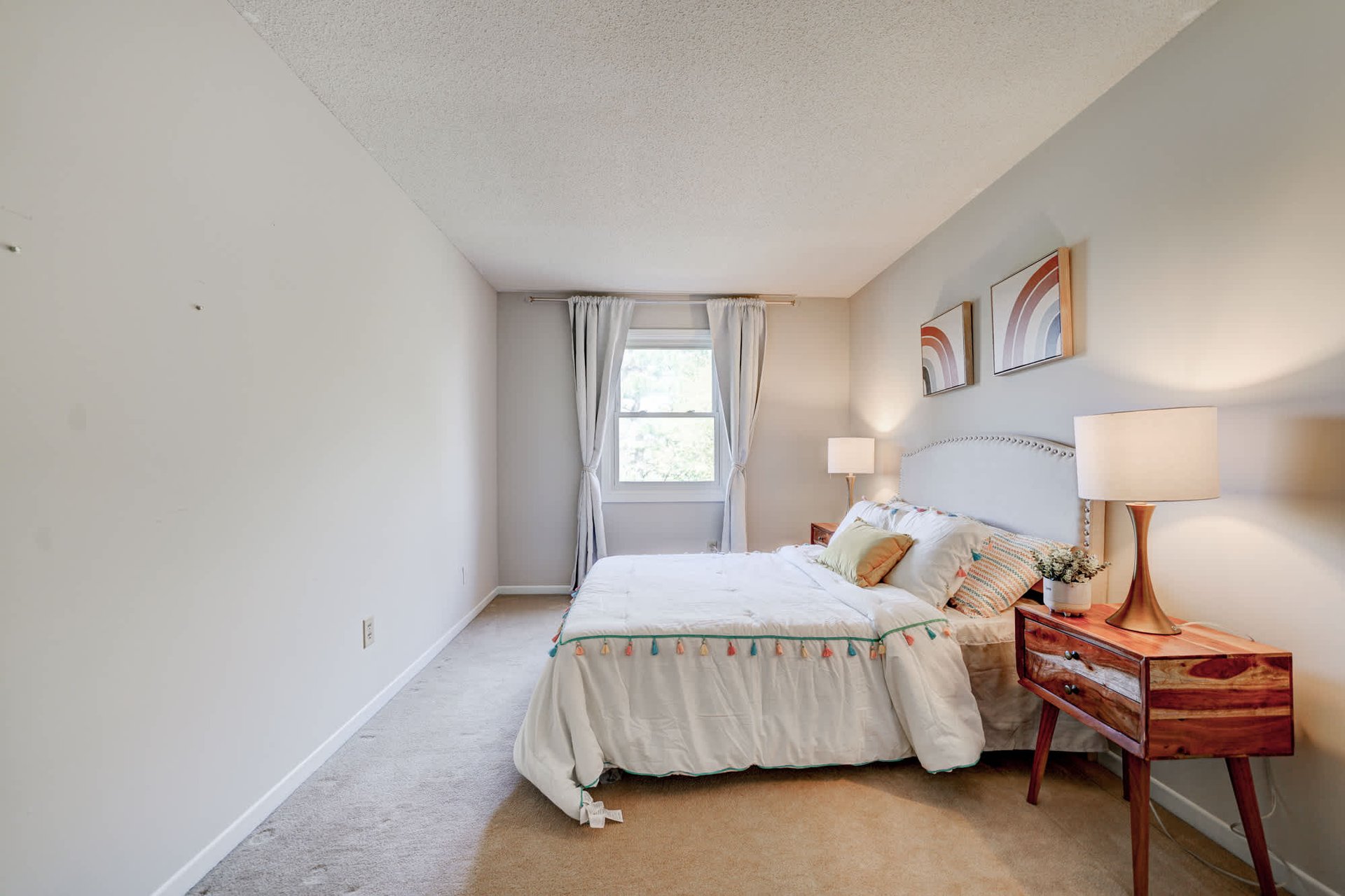 1087 Runnymead Cres