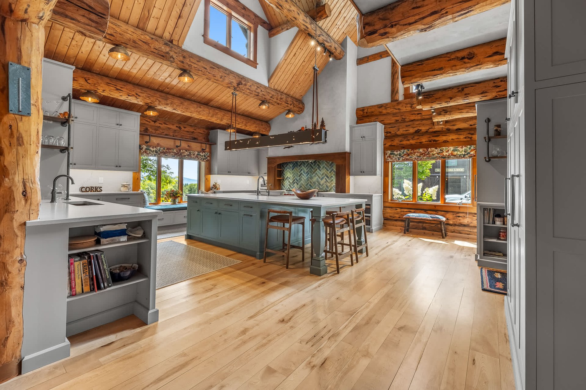 Exclusive Mountain Log Home - Monthly Rental Avail.