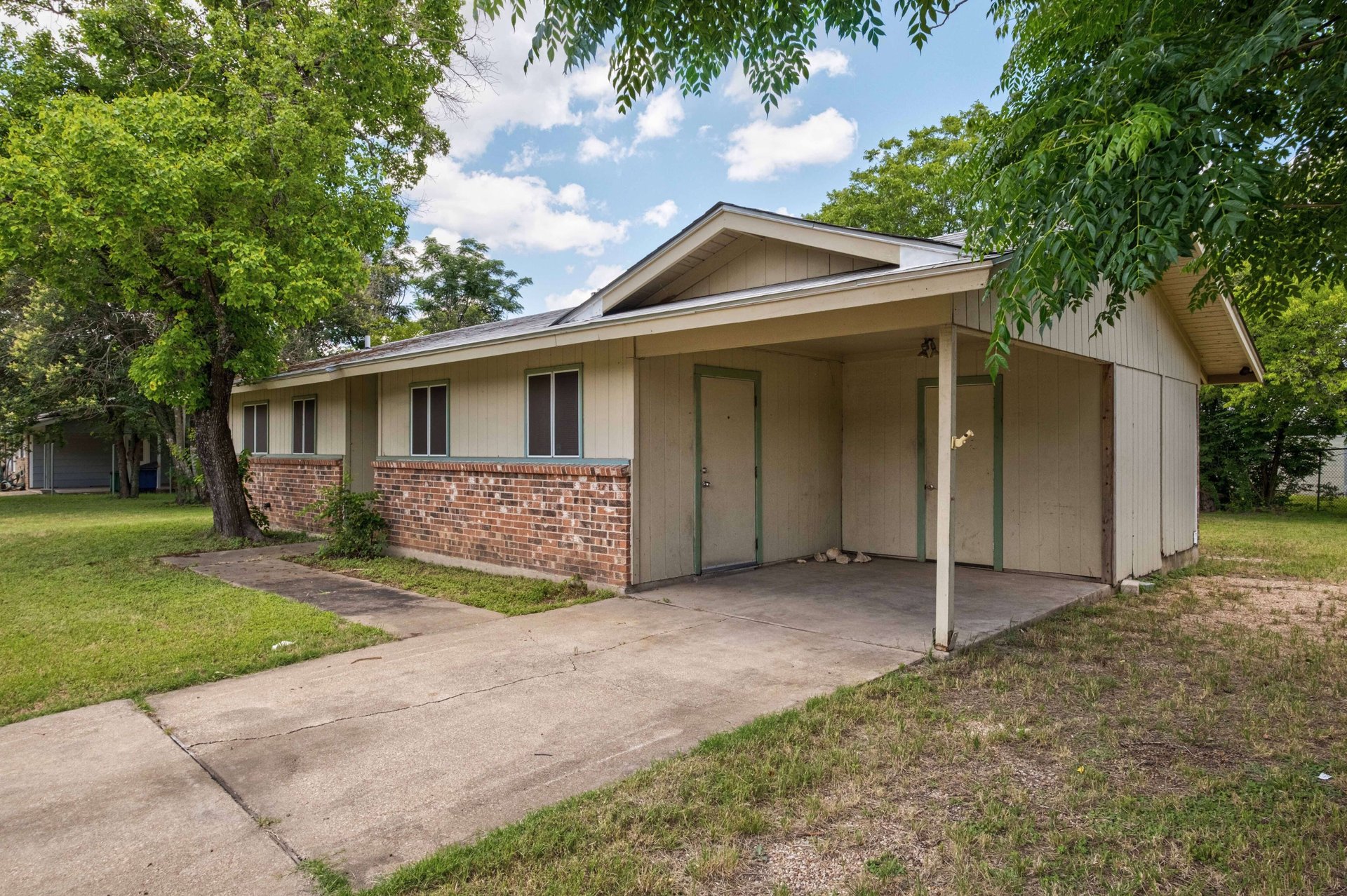 4742 Suburban Dr