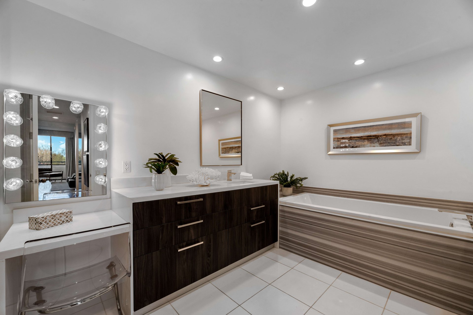 211 S Spalding Dr #N202, Beverly Hills