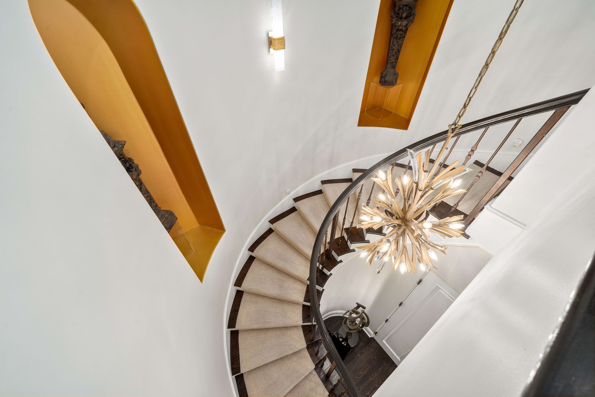 137 S Spalding Dr #104, Beverly Hills
