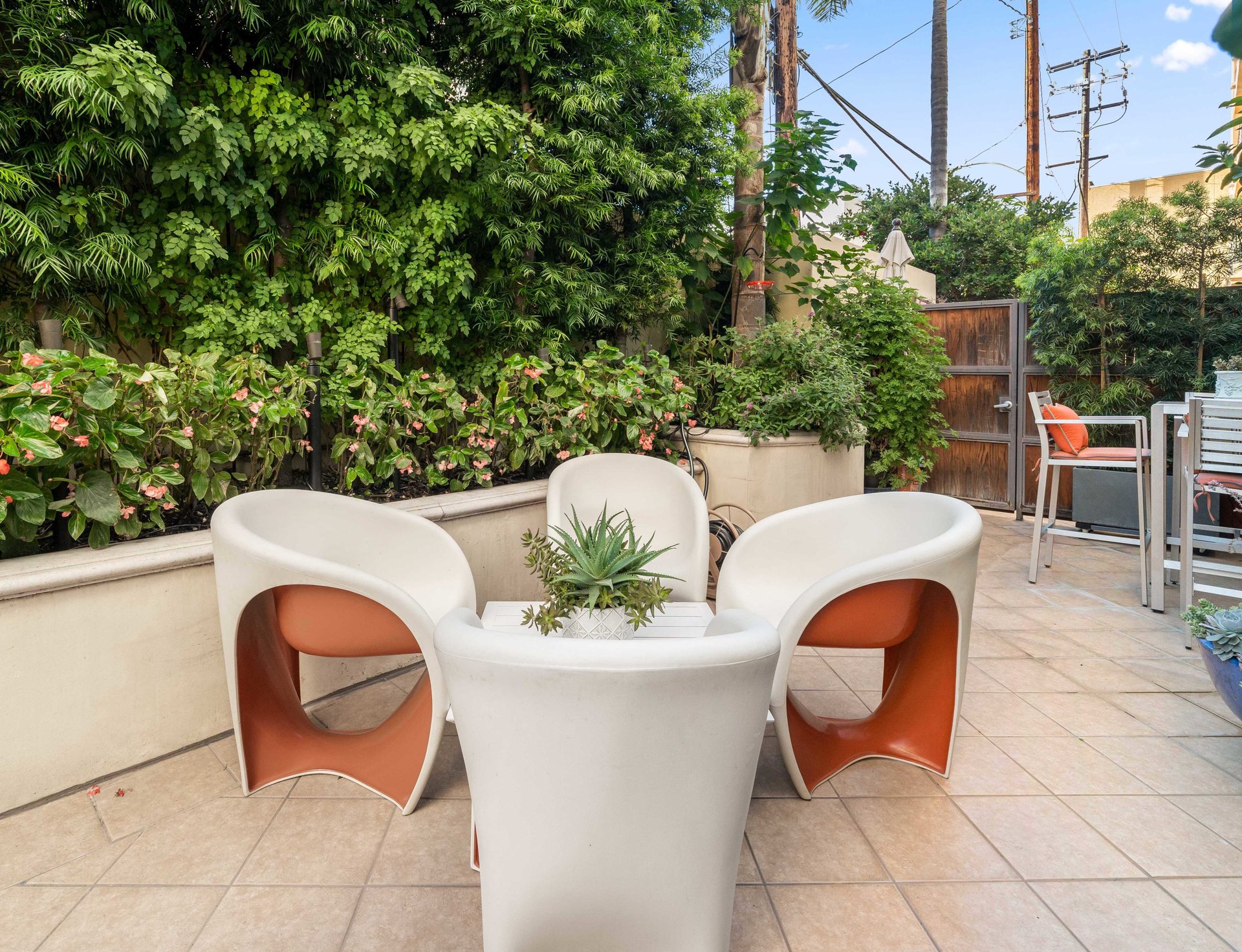 137 S Spalding Dr #104, Beverly Hills