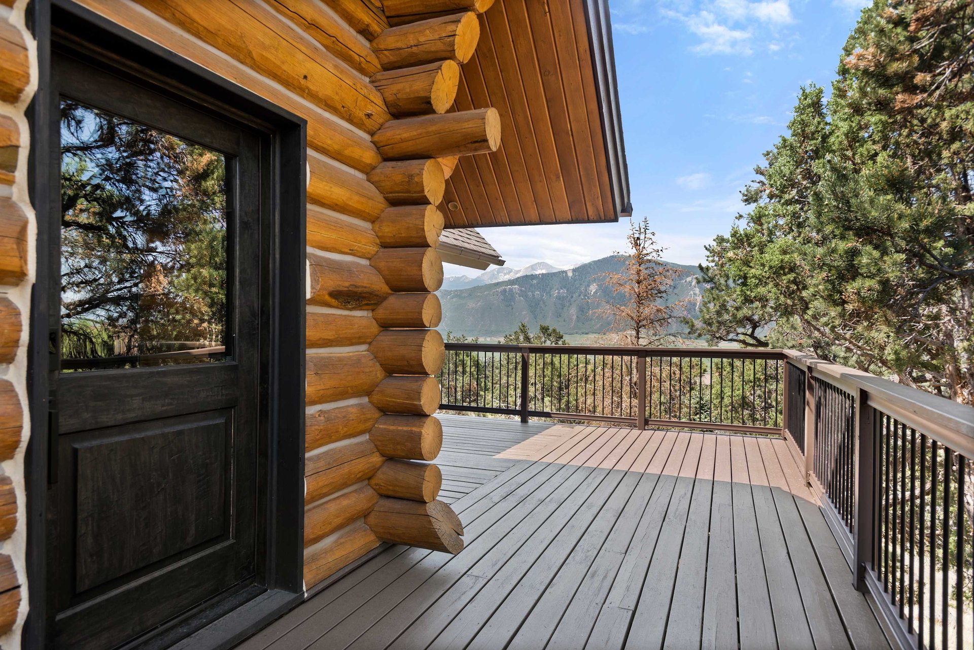  Modern and Chic Log Cabin in Basalt 