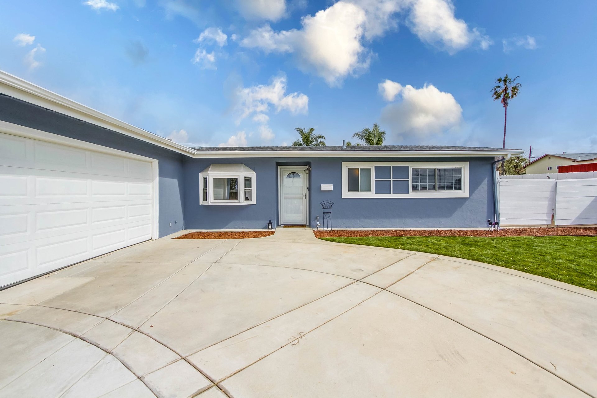 897 Myra Ave