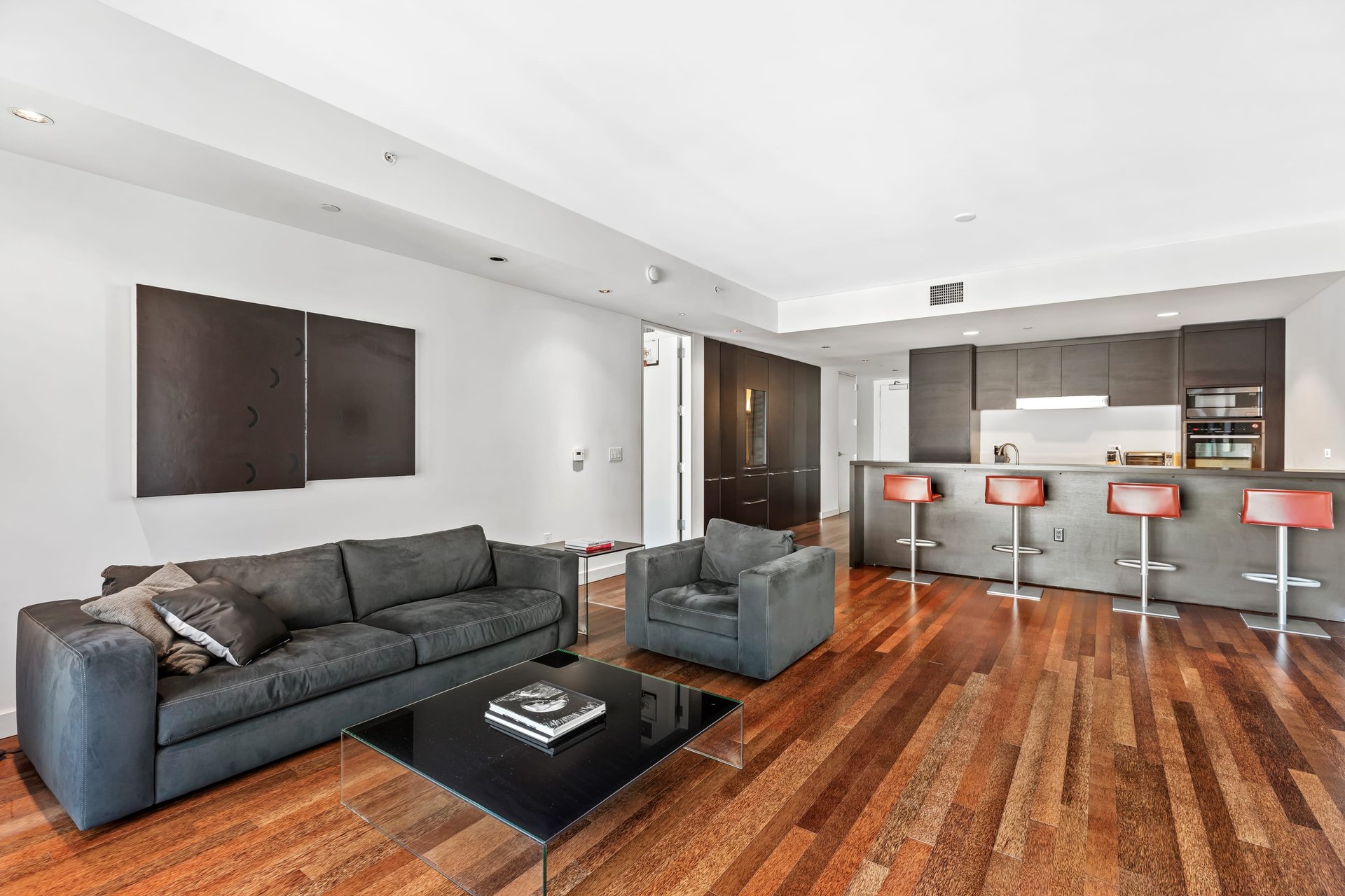 SUPER CHIC "W" RESIDENCE IN HOLLYWOOD