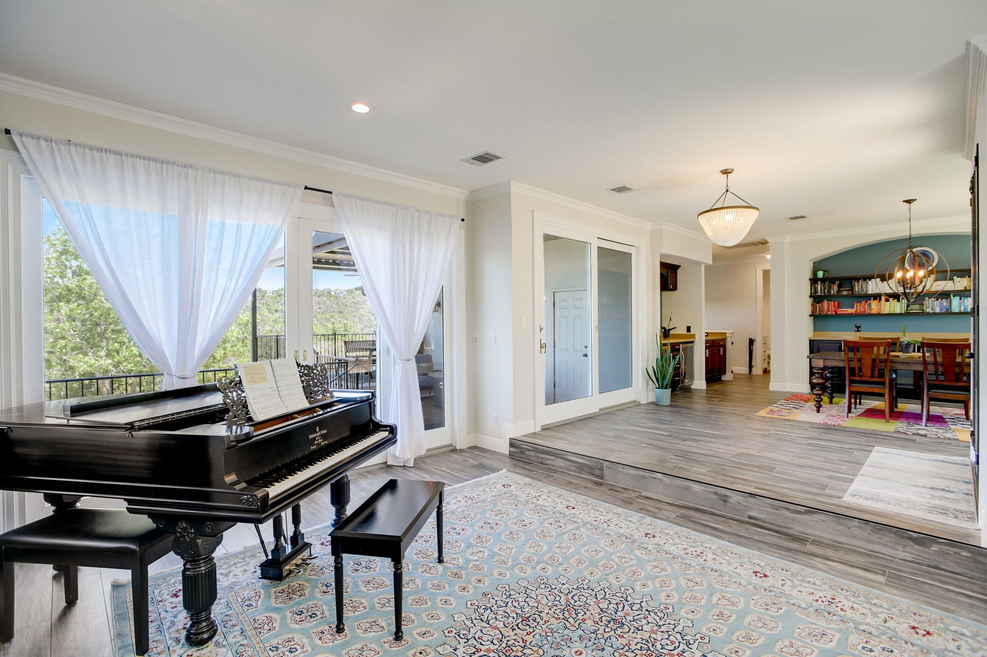 Hill Country Paradise: Luxurious 4/3 Home with Heated Pool/Spa and Spectacular Sunset Views in River Place!