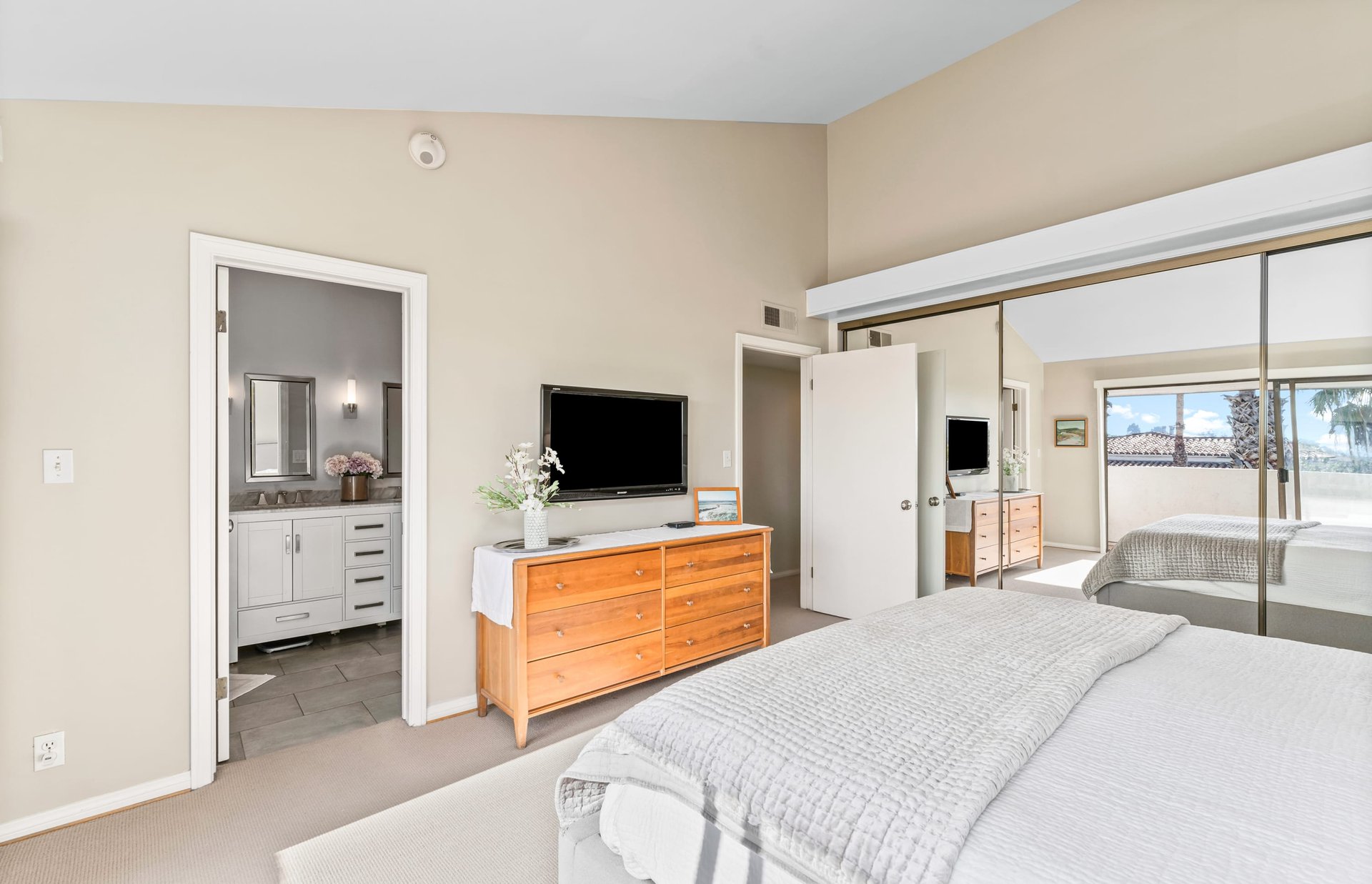 1115 19th St #8, North of Wilshire