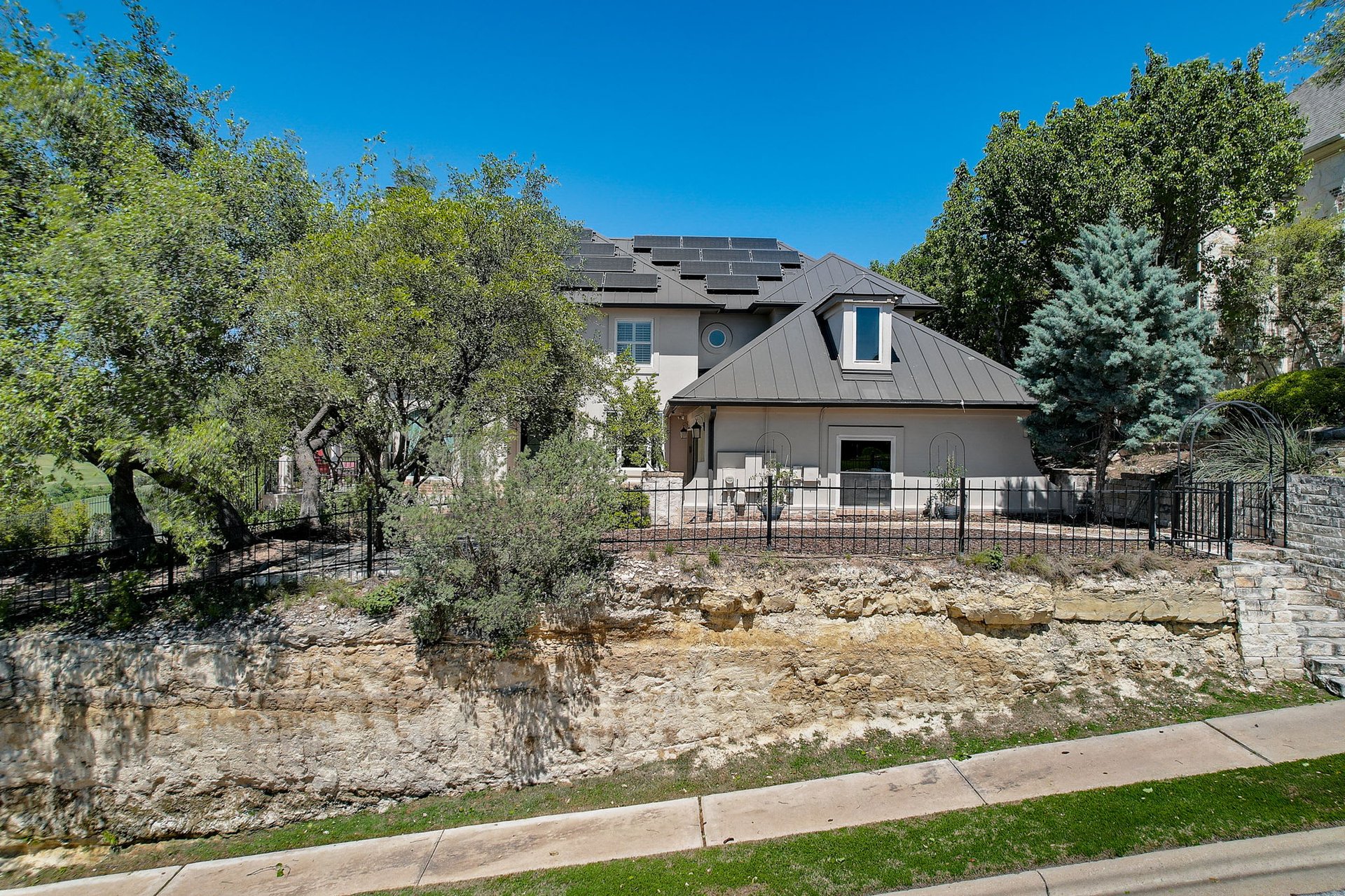 Hill Country Paradise: Luxurious 4/3 Home with Heated Pool/Spa and Spectacular Sunset Views in River Place!
