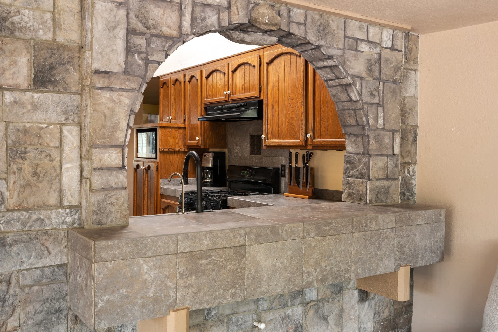 1002 Pepper Tree Ln